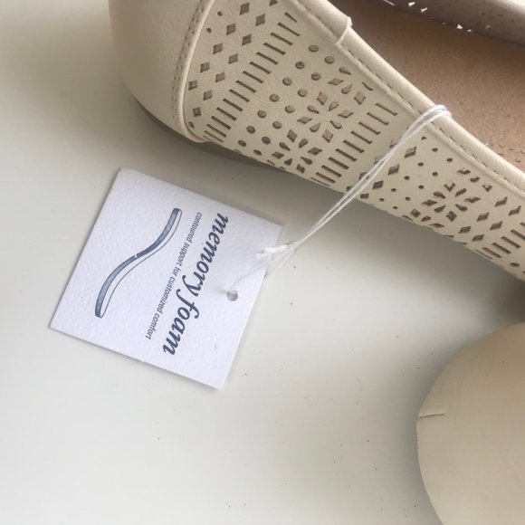 Croft & Barrow NWT Flats - Picture 3 of 5